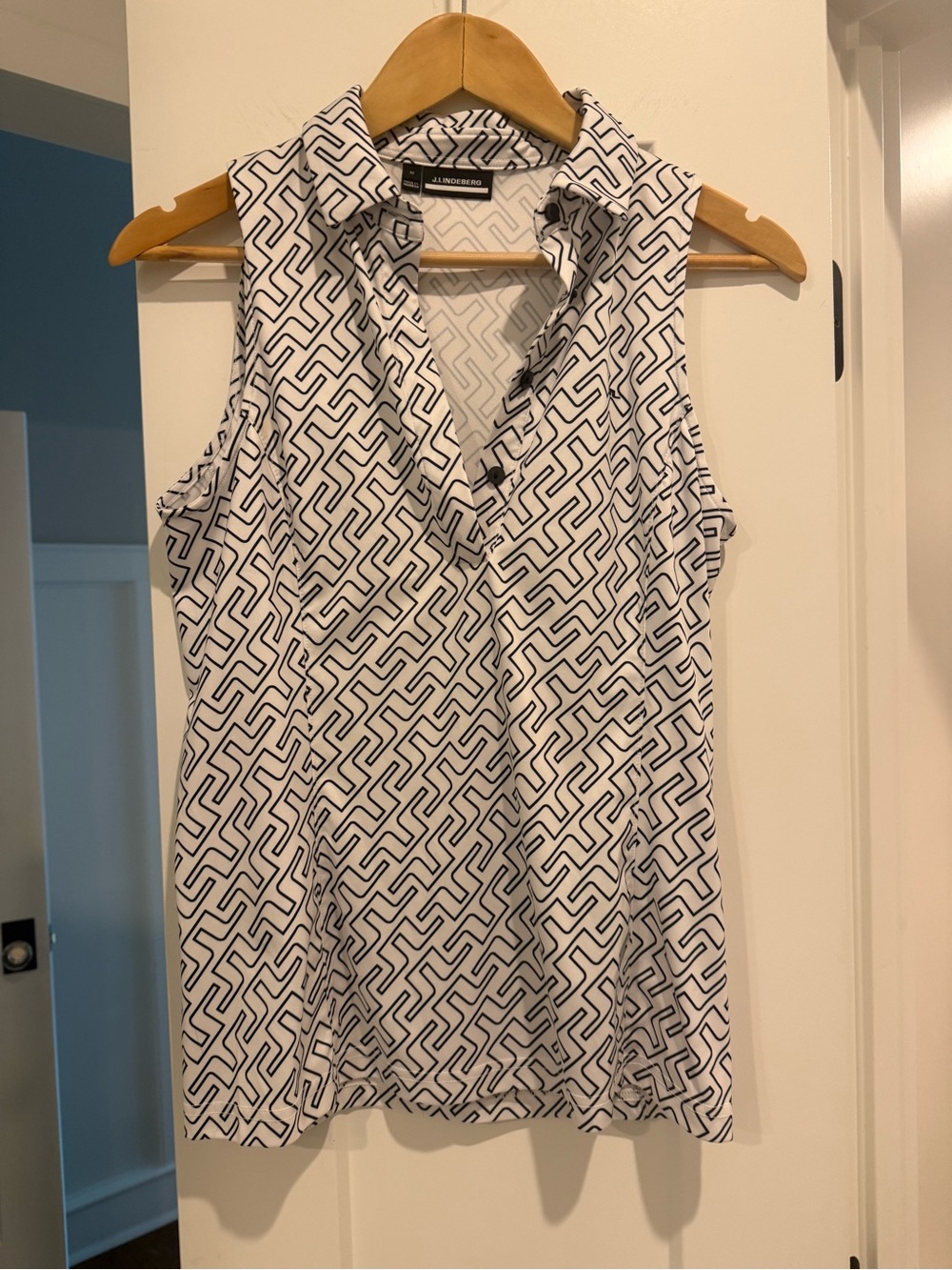 J Lindeberg White & Navy Geometric Sleeveless Golf Polo
